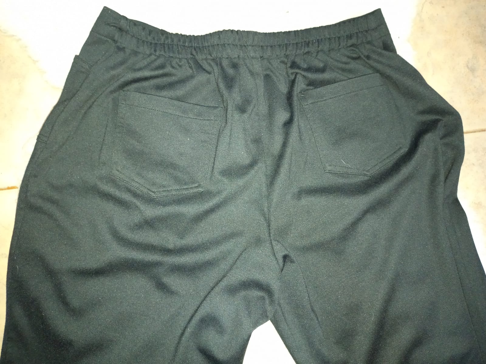 Pantalón de vestir tipo calza amplio 