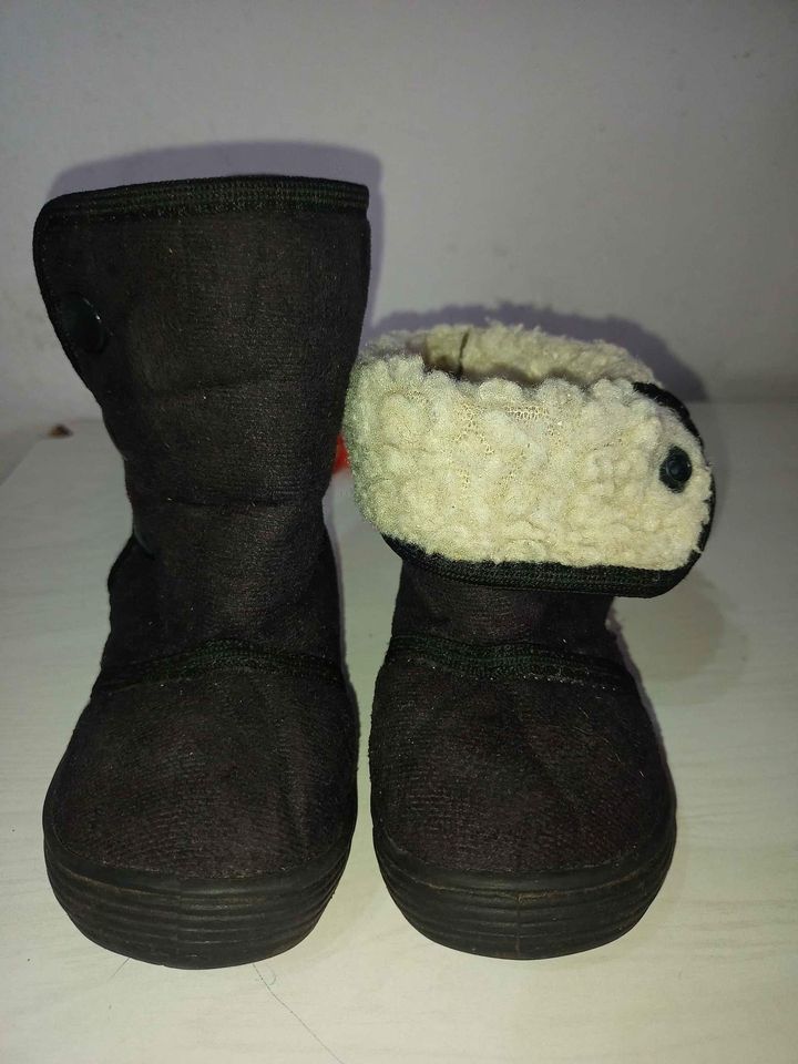 Botitas abrigadas con borreguito 14 cm de talón a punta